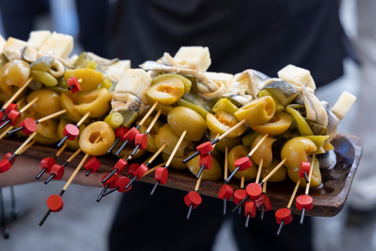 Pinchos fríos del cóctel